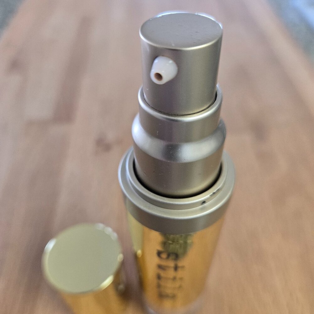 Stila Hide & Chic Foundation (Light 3) - Picture 2 of 4